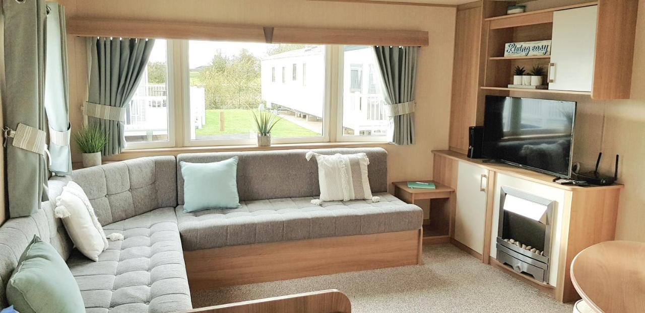 Living Easy Staycations At Tattershall Lakes Exterior foto